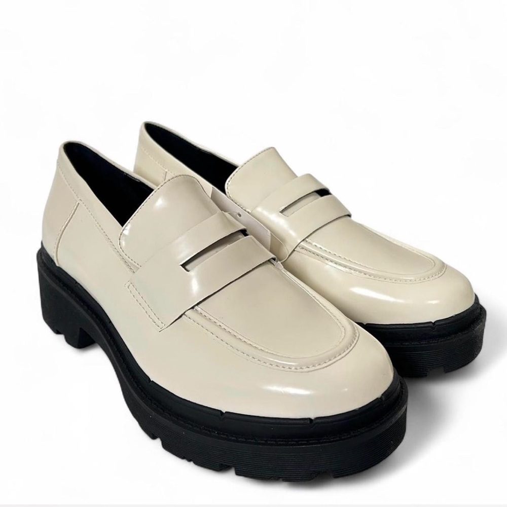 Blondo Elegant Cream White Loafers size 9